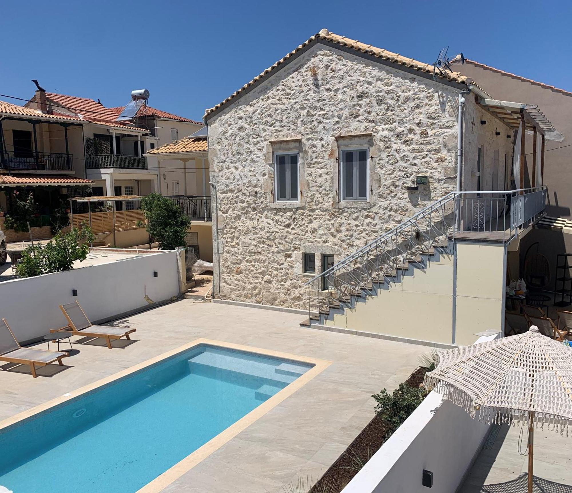 Mangata Suites Homes With Private Pools Spartokhorion Exterior photo